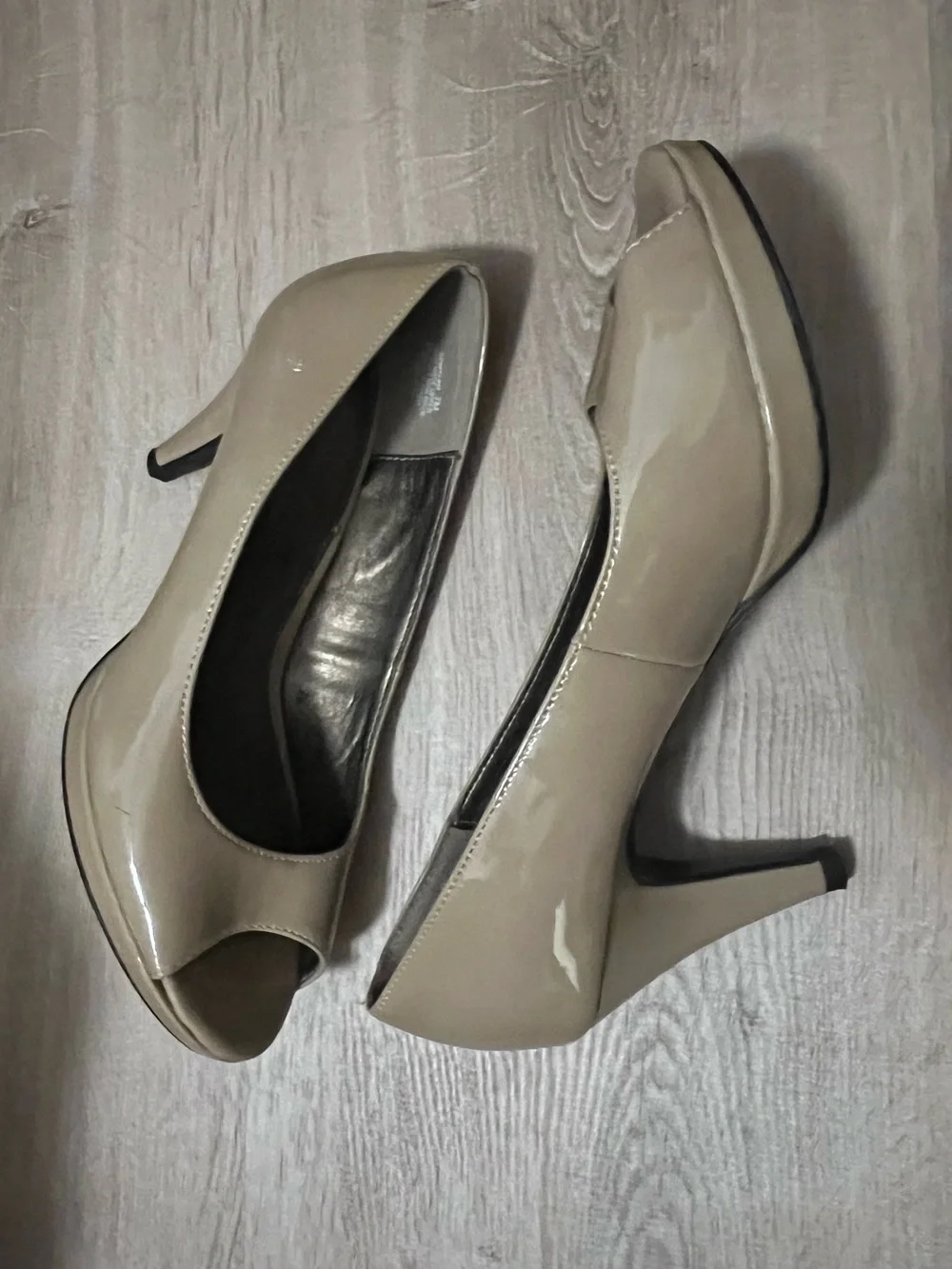 Bandolino Beige Patent Peep-Toe Heel Pumps